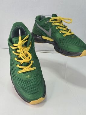 Nike Green and Yellow Oregon Duck Athletic Sneakers Men's Size 9 1/2 9.5